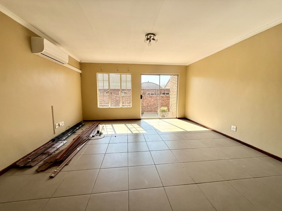 2 Bedroom Property for Sale in Amberfield Gauteng