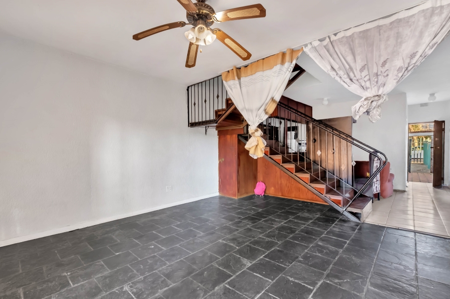 2 Bedroom Property for Sale in Windsor East Gauteng