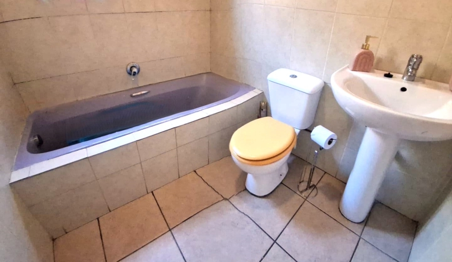 2 Bedroom Property for Sale in Amorosa Gauteng
