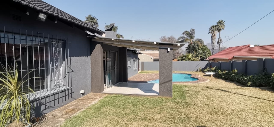 3 Bedroom Property for Sale in Mulbarton Gauteng