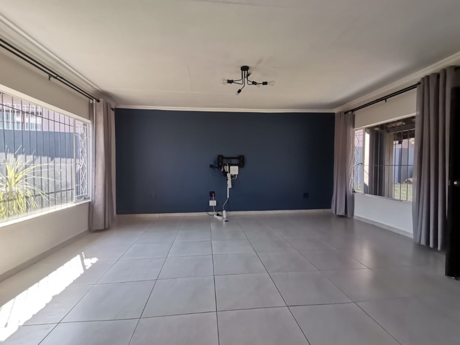 3 Bedroom Property for Sale in Mulbarton Gauteng