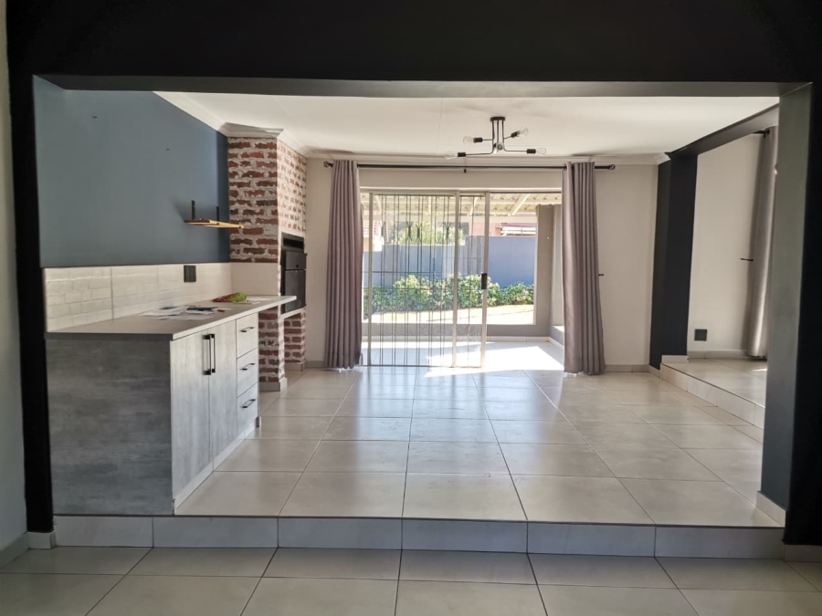 3 Bedroom Property for Sale in Mulbarton Gauteng