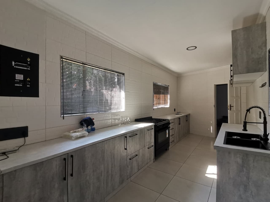 3 Bedroom Property for Sale in Mulbarton Gauteng