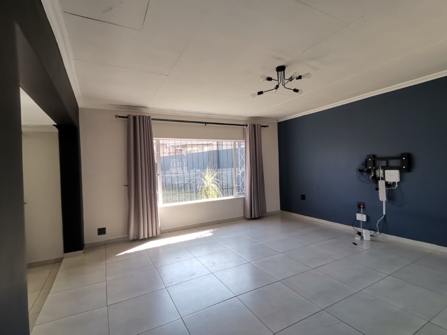 3 Bedroom Property for Sale in Mulbarton Gauteng