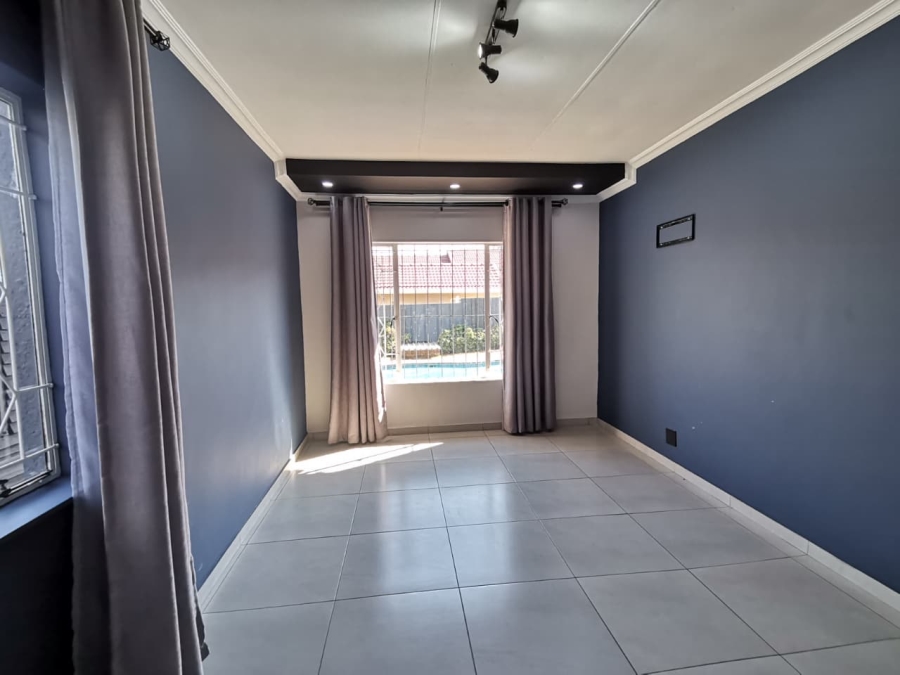 3 Bedroom Property for Sale in Mulbarton Gauteng