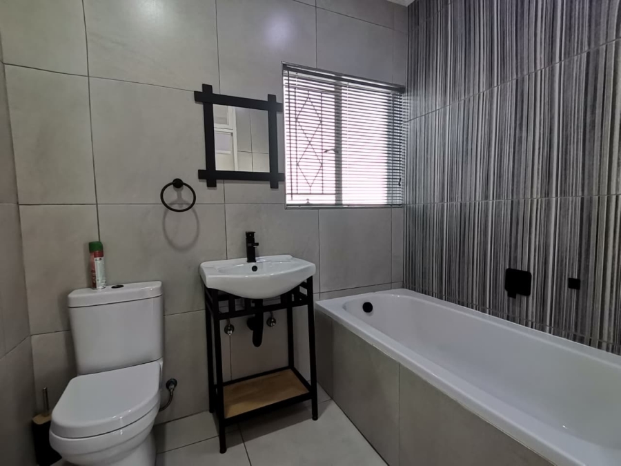 3 Bedroom Property for Sale in Mulbarton Gauteng