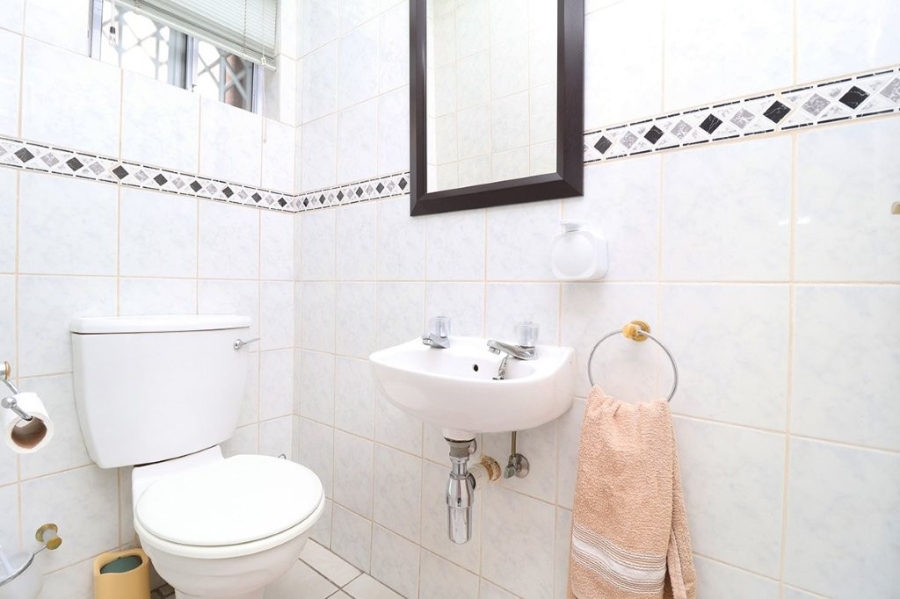To Let 3 Bedroom Property for Rent in Bedford Gardens Gauteng
