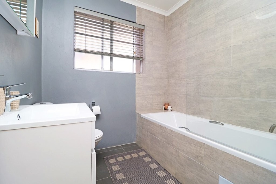 To Let 3 Bedroom Property for Rent in Bedford Gardens Gauteng
