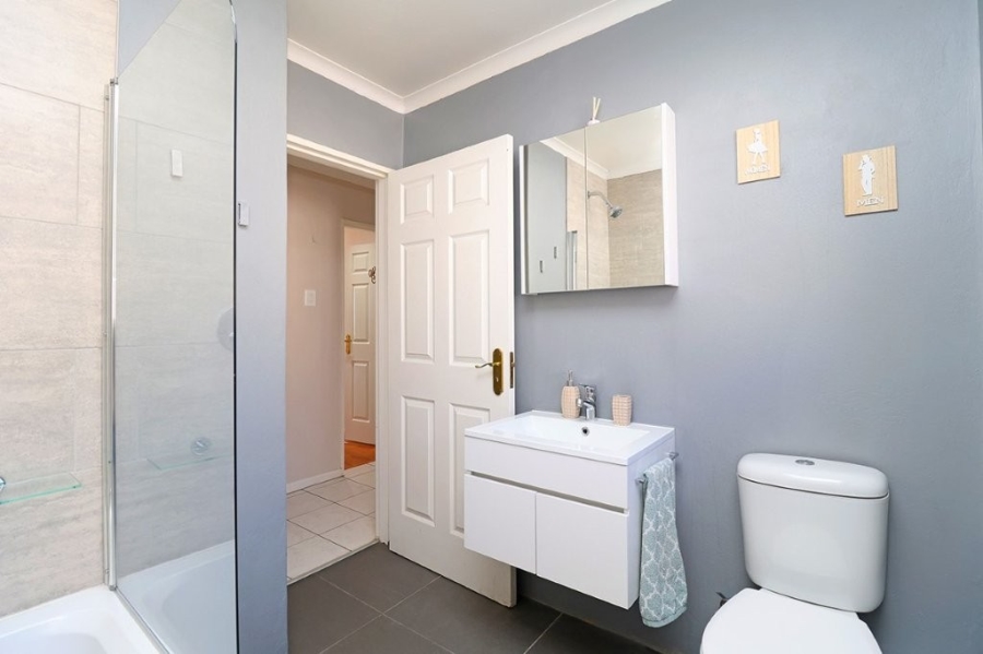 To Let 3 Bedroom Property for Rent in Bedford Gardens Gauteng