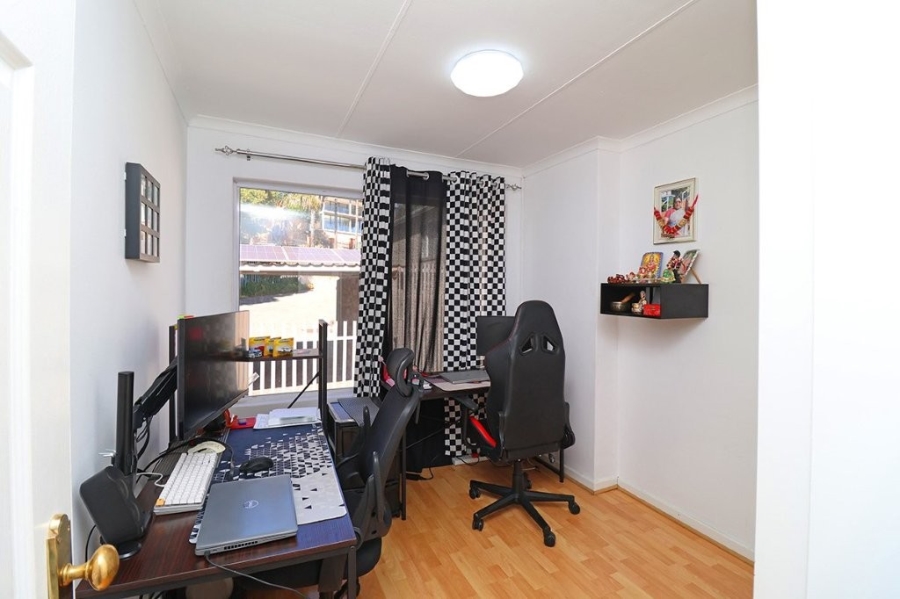 To Let 3 Bedroom Property for Rent in Bedford Gardens Gauteng
