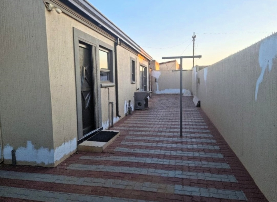 2 Bedroom Property for Sale in Sebokeng Zone 11 Gauteng