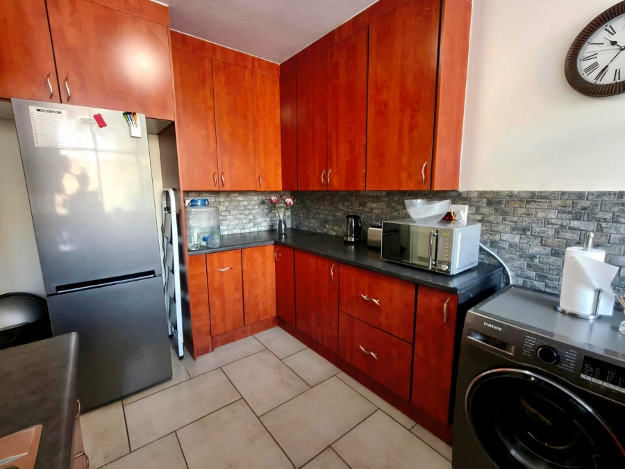 To Let 2 Bedroom Property for Rent in Three Rivers Proper Gauteng