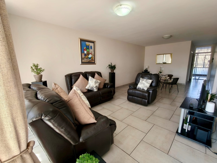 To Let 2 Bedroom Property for Rent in Three Rivers Proper Gauteng