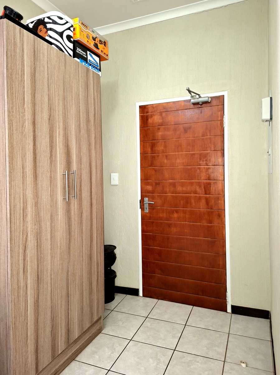 1 Bedroom Property for Sale in Bergbron Gauteng