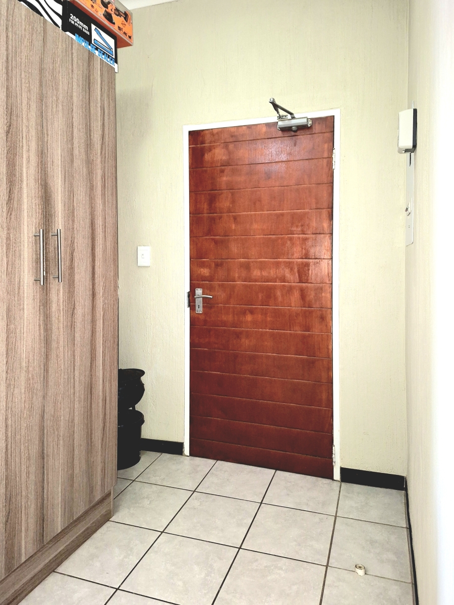 1 Bedroom Property for Sale in Bergbron Gauteng