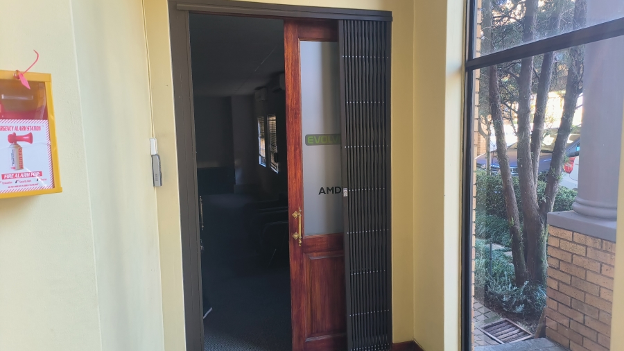 To Let Commercial Property for Rent in Die Hoewes Gauteng