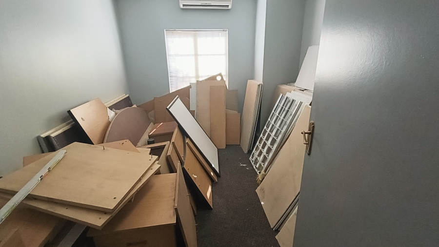 To Let Commercial Property for Rent in Die Hoewes Gauteng