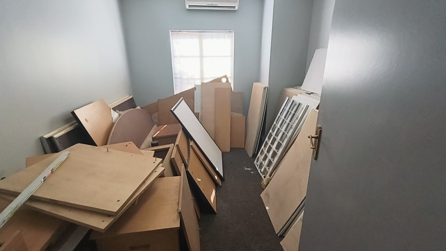 To Let Commercial Property for Rent in Die Hoewes Gauteng