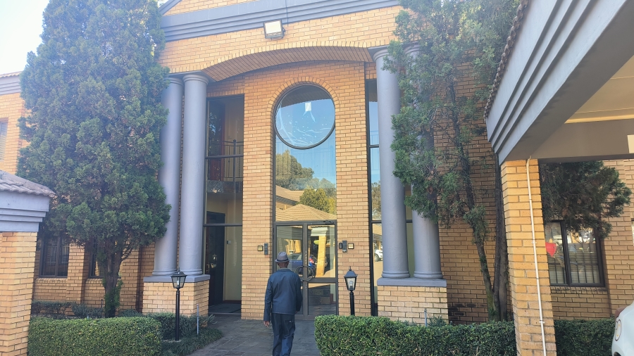 To Let Commercial Property for Rent in Die Hoewes Gauteng