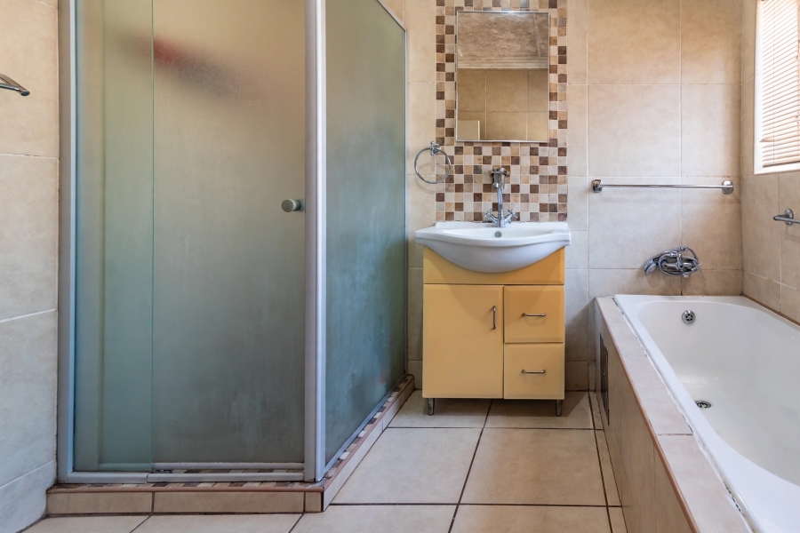 4 Bedroom Property for Sale in Discovery Gauteng