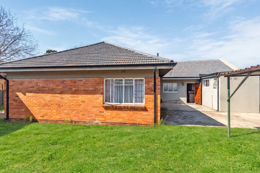 4 Bedroom Property for Sale in Discovery Gauteng