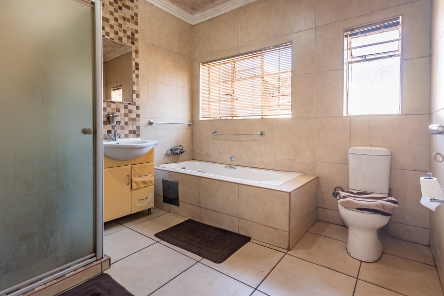 4 Bedroom Property for Sale in Discovery Gauteng