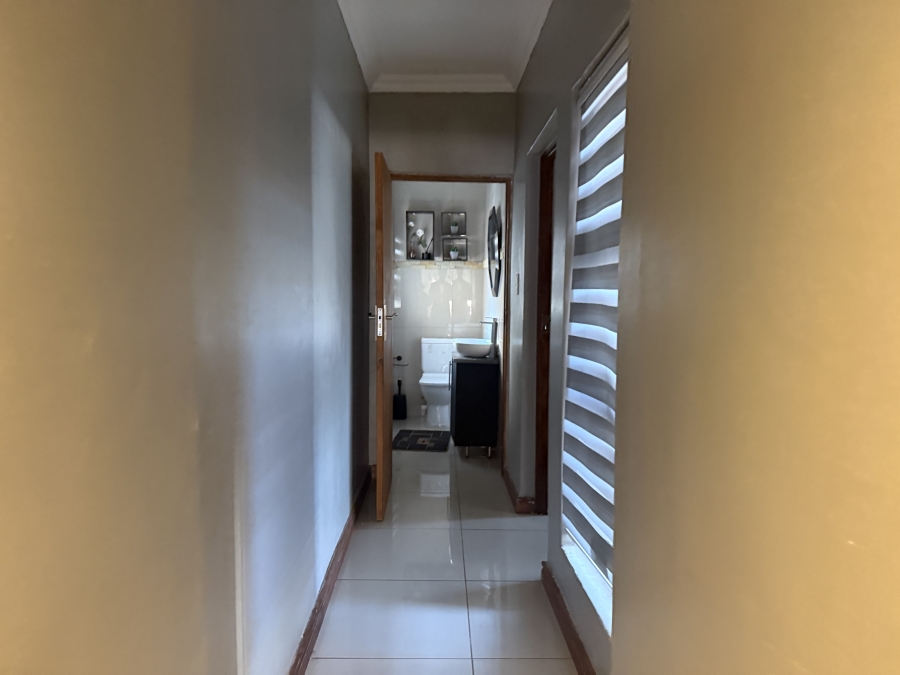 5 Bedroom Property for Sale in Monavoni Gauteng
