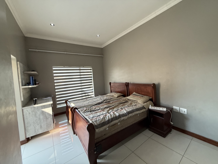 5 Bedroom Property for Sale in Monavoni Gauteng