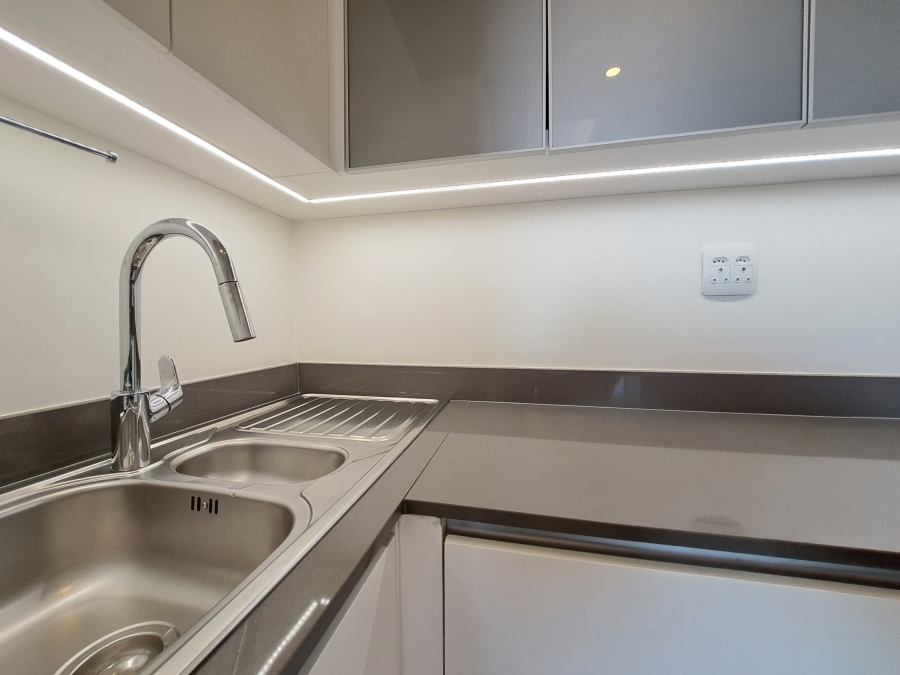 1 Bedroom Property for Sale in Sandton Central Gauteng