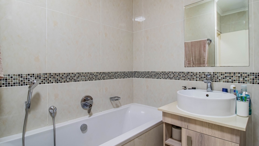 1 Bedroom Property for Sale in Noordhang Gauteng
