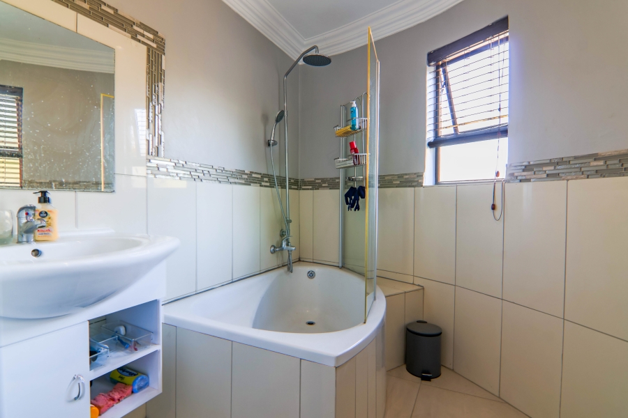 7 Bedroom Property for Sale in Midstream Estate Gauteng