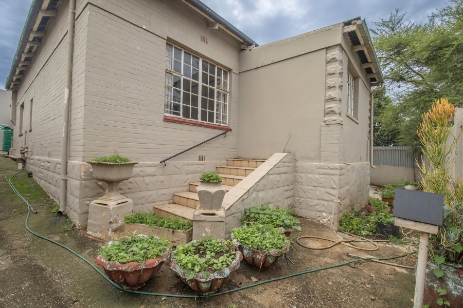 10 Bedroom Property for Sale in Westdene Gauteng