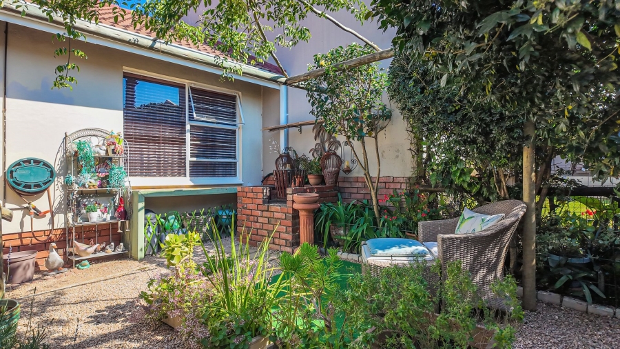 2 Bedroom Property for Sale in Magaliessig Gauteng