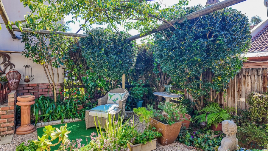 2 Bedroom Property for Sale in Magaliessig Gauteng