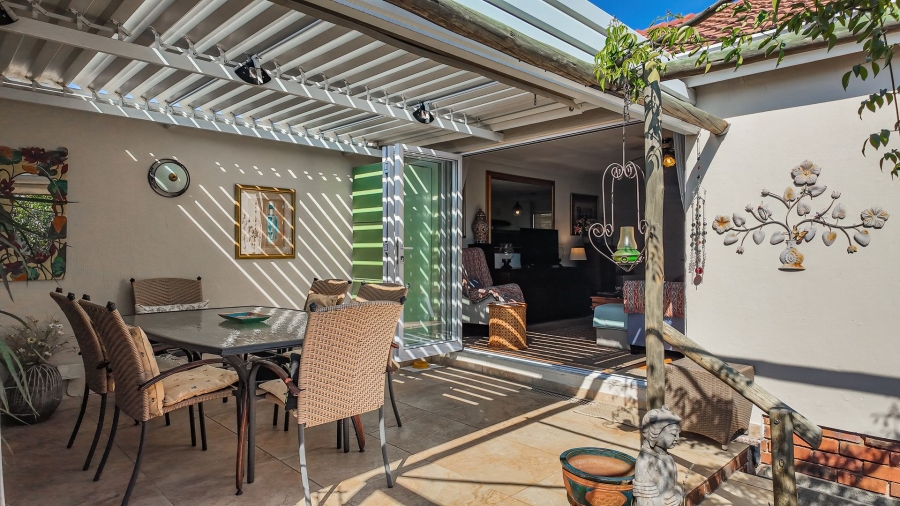 2 Bedroom Property for Sale in Magaliessig Gauteng