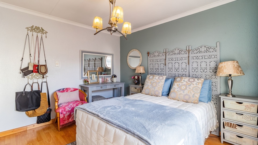 2 Bedroom Property for Sale in Magaliessig Gauteng