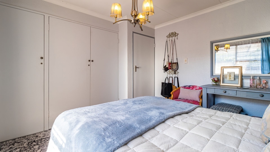 2 Bedroom Property for Sale in Magaliessig Gauteng