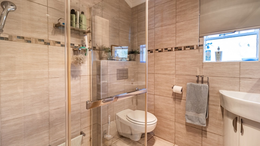 2 Bedroom Property for Sale in Magaliessig Gauteng