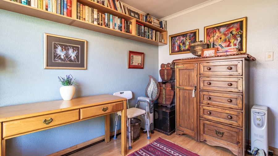 2 Bedroom Property for Sale in Magaliessig Gauteng
