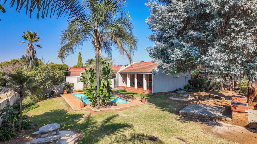 2 Bedroom Property for Sale in Magaliessig Gauteng