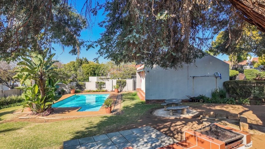 2 Bedroom Property for Sale in Magaliessig Gauteng
