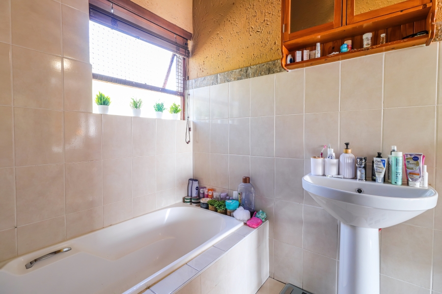 To Let 2 Bedroom Property for Rent in Morningside Gauteng