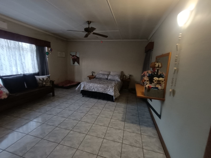 4 Bedroom Property for Sale in Vanderbijlpark CE 2 Gauteng