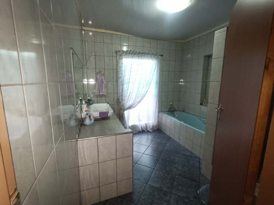 4 Bedroom Property for Sale in Vanderbijlpark CE 2 Gauteng