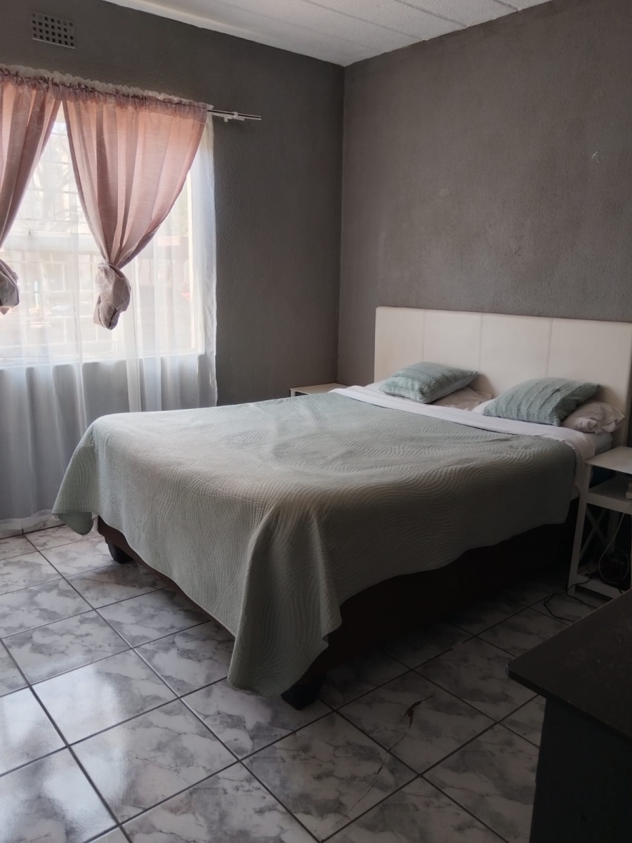 To Let 2 Bedroom Property for Rent in Bonaero Park Gauteng