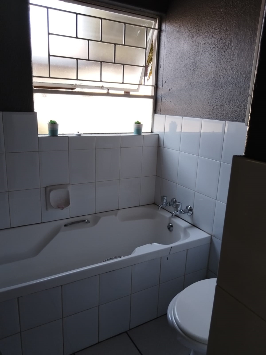 To Let 2 Bedroom Property for Rent in Bonaero Park Gauteng