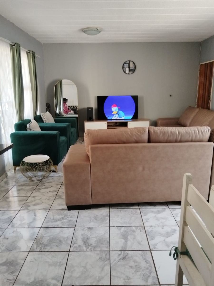 To Let 2 Bedroom Property for Rent in Bonaero Park Gauteng