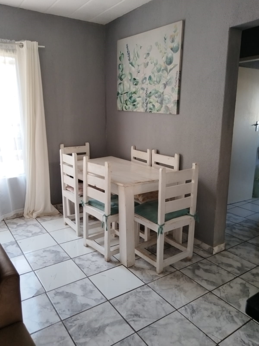 To Let 2 Bedroom Property for Rent in Bonaero Park Gauteng