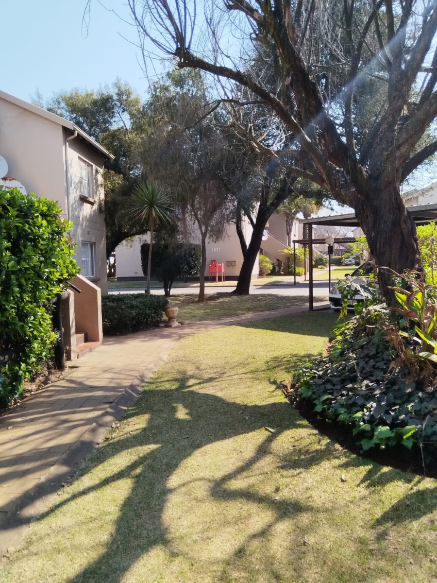 To Let 2 Bedroom Property for Rent in Bonaero Park Gauteng