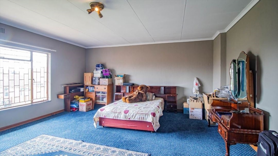 5 Bedroom Property for Sale in Mackenzie Park Gauteng
